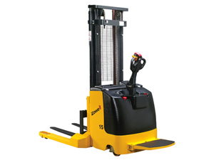 Apiladora eléctrica con larguero de retención XEK